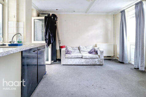 Woodcroft, Harlow 4 bed terraced house for sale