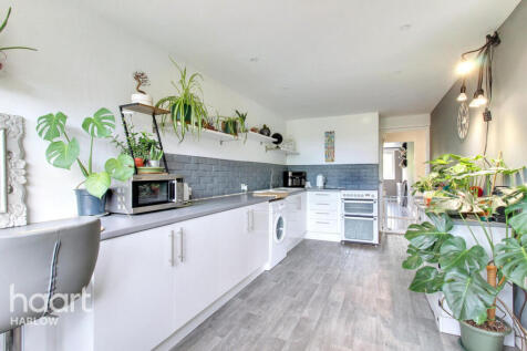 Barley Croft, Harlow 2 bed flat for sale