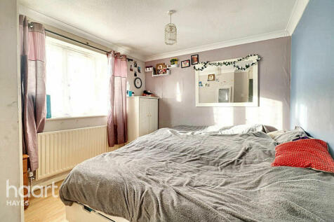 Evergreen Way, Hayes 3 bed terraced house for sale