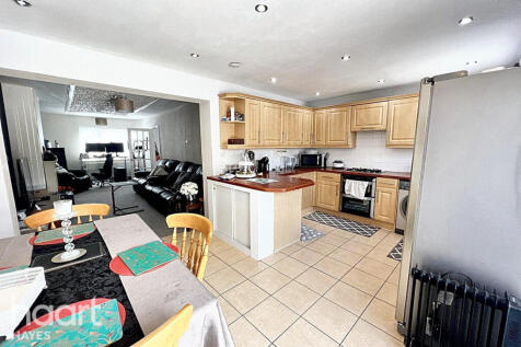4 bedroom semi-detached house for sale