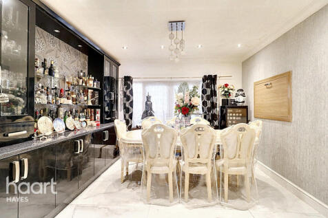 5 bedroom semi-detached house for sale