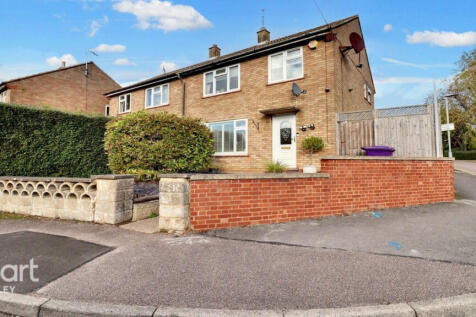 Clarion Close, Hertfordshire 4 bed semi