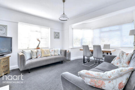 Upminster Road, HORNCHURCH 2 bed flat for sale