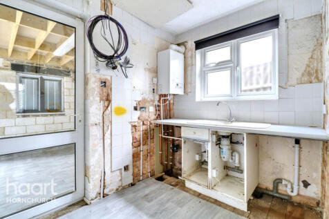 Squirrels Heath Lane, HORNCHURCH 4 bed semi