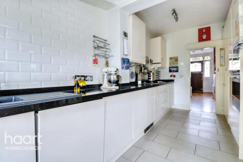Fairkytes Avenue, Hornchurch 3 bed semi