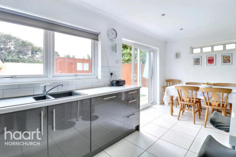 Woburn Avenue, Hornchurch 3 bed detached house for sale