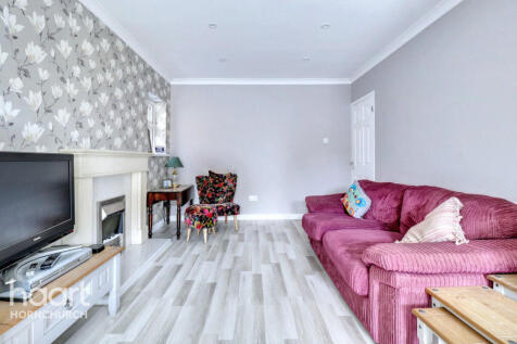 Woburn Avenue, Hornchurch 3 bed detached house for sale