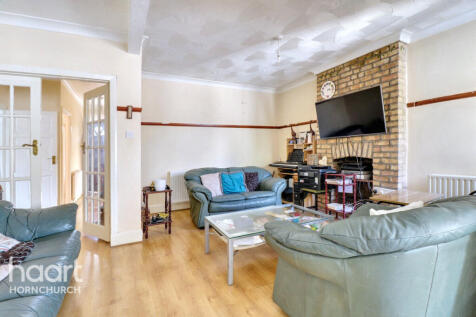 Ardleigh Close, Hornchurch 3 bed detached bungalow for sale