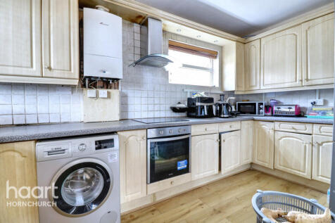 Ardleigh Close, Hornchurch 3 bed detached bungalow for sale