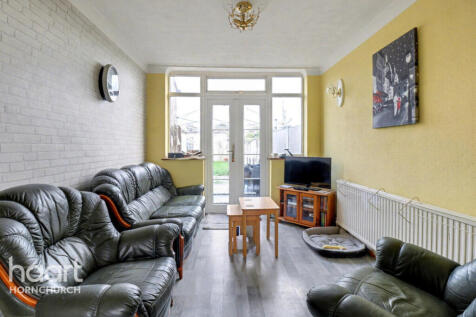 Abbs Cross Lane, Hornchurch 3 bed terraced house for sale