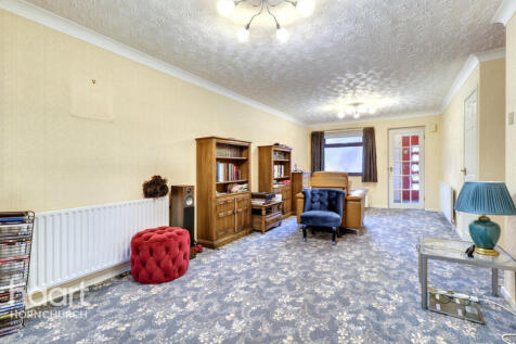 Veny Crescent, Hornchurch 3 bed end of terrace house for sale