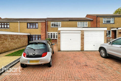 Aldwych Close, Hornchurch 2 bed terraced house for sale