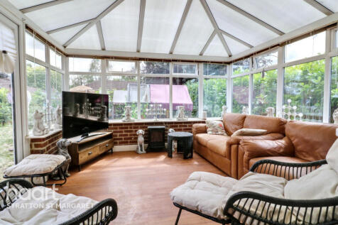 Barrowby Gate, Swindon 3 bed detached house for sale