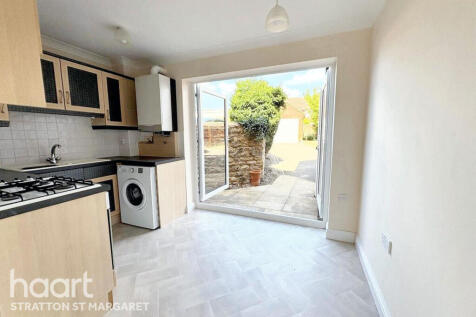 Ermin Street, Stratton St Margaret 3 bed detached house for sale