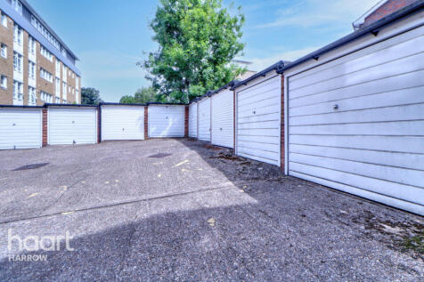 Aran Drive, Stanmore 2 bed flat for sale