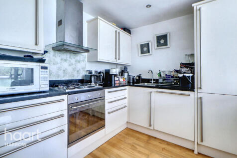 Aran Drive, Stanmore 2 bed flat for sale