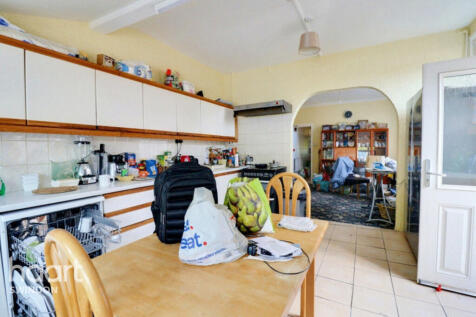 6 bedroom semi-detached house for sale