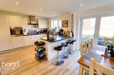 Upper Oaks Drive, Leicester 4 bed detached house for sale