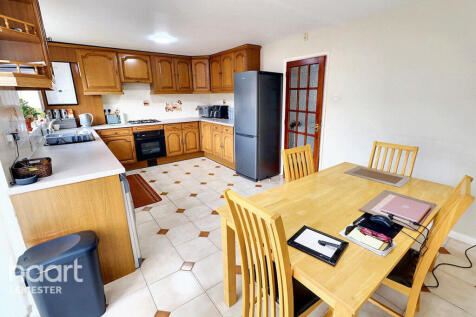 5 bedroom semi-detached house for sale