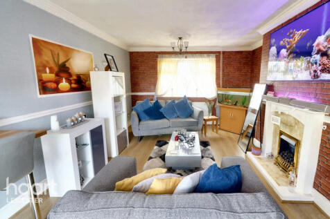 2 bedroom semi-detached house for sale