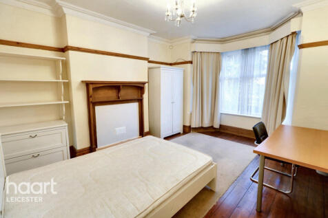 6 bedroom end of terrace house for sale