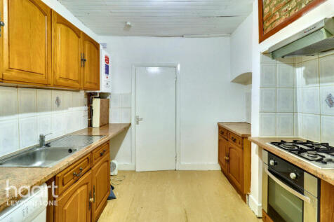 Hainault Road, London 1 bed flat for sale