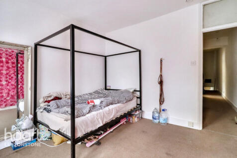 Lea Bridge Road, London 2 bed flat for sale