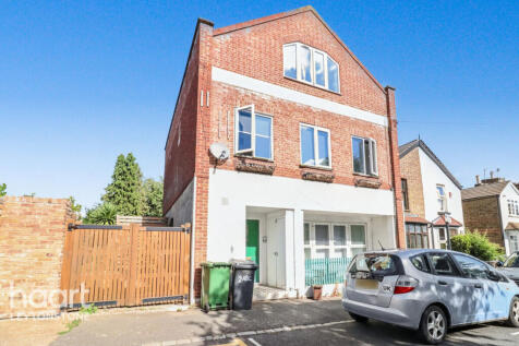 Esther Road, London 2 bed flat for sale