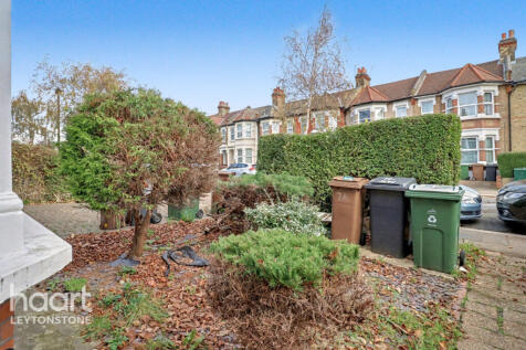Poppleton Road, Leytonstone 2 bed flat for sale