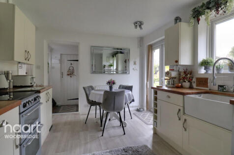 2 bedroom semi-detached bungalow for sale