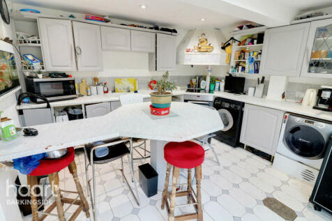 Mossford Green, Barkingside 2 bed cottage for sale