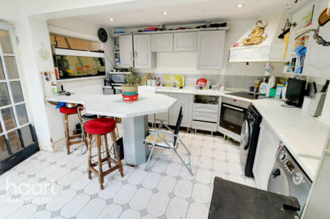 Mossford Green, Barkingside 2 bed cottage for sale