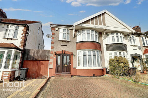 Stradbroke Grove, Clayhall 3 bed end of terrace house for sale