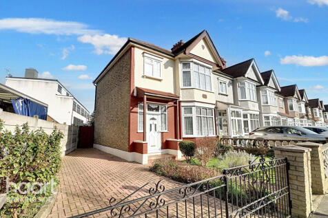 Westminster Gardens, Barkingside 3 bed end of terrace house for sale