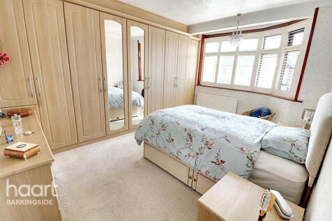 Chadacre Avenue, Clayhall 4 bed detached house for sale