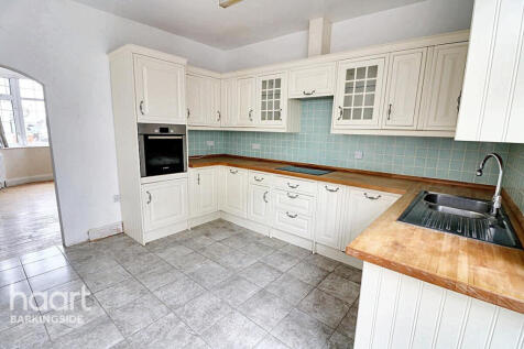 Chestnut Grove, Hainault 3 bed bungalow for sale