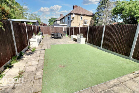 New North Road, Hainault 6 bed terraced house for sale