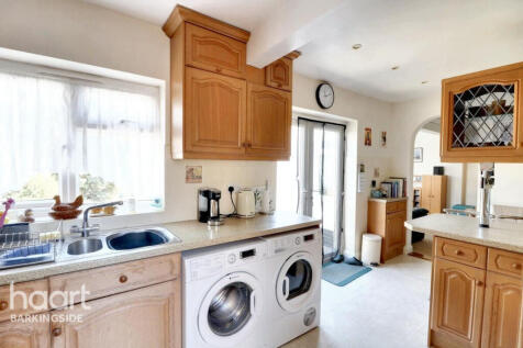3 bedroom semi-detached bungalow for sale