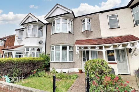 Chestnut Grove, Hainault 3 bed terraced house for sale