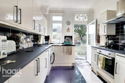 Brandville Gardens, Barkingside 2 bed bungalow for sale