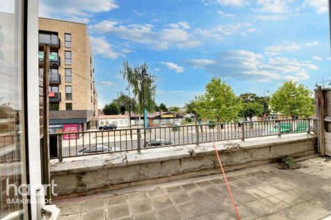 Manford Way, Chigwell 3 bed duplex for sale