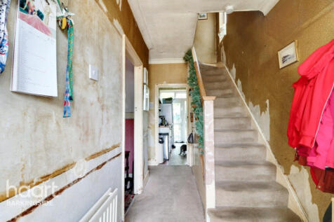 Horns Road, Barkingside 3 bed end of terrace house for sale