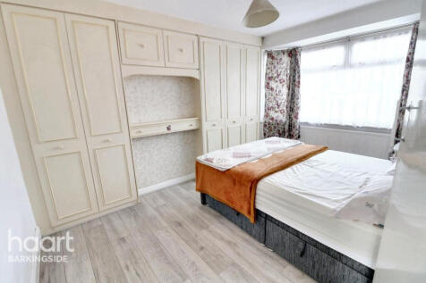 Ardwell Avenue, Barkingside 3 bed end of terrace house for sale