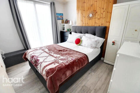 Ardwell Avenue, Barkingside 3 bed end of terrace house for sale