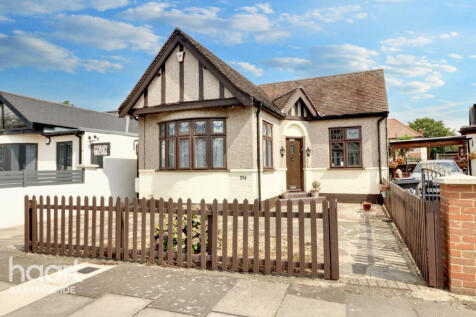 Oaks Lane, Newbury Park 2 bed detached bungalow for sale