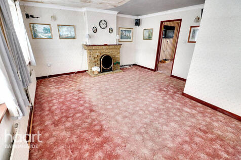 Hurstleigh Gardens, Clayhall 3 bed end of terrace house for sale