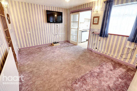 Hurstleigh Gardens, Clayhall 3 bed end of terrace house for sale