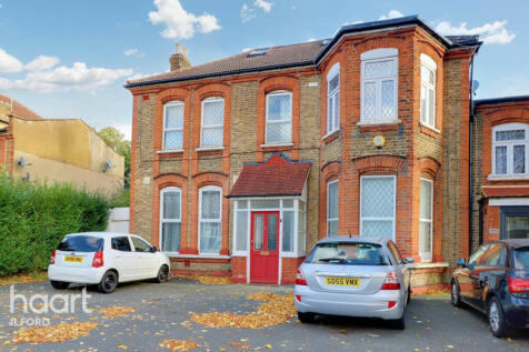 Aldborough Road South, Ilford 2 bed flat for sale