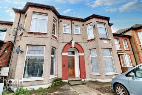 Mansfield Road, Ilford 2 bed flat for sale