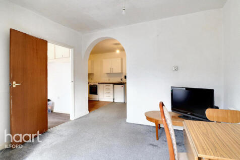 Mansfield Road, Ilford 2 bed flat for sale